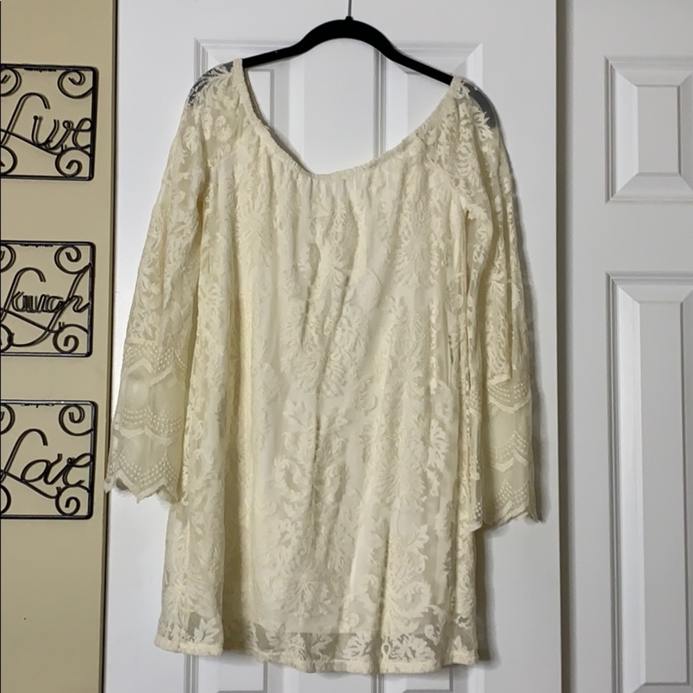 Off shoulder lace dress